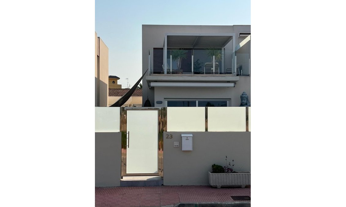 Segunda mano - Villa -
Daya Nueva - Costa Blanca