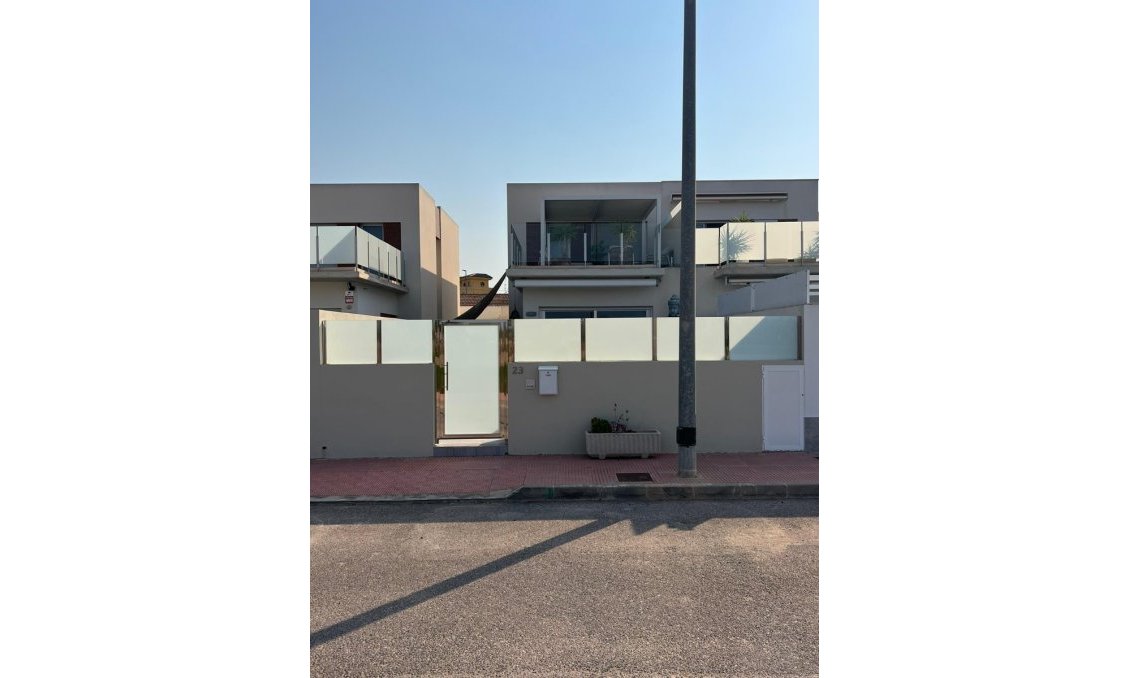Segunda mano - Villa -
Daya Nueva - Costa Blanca