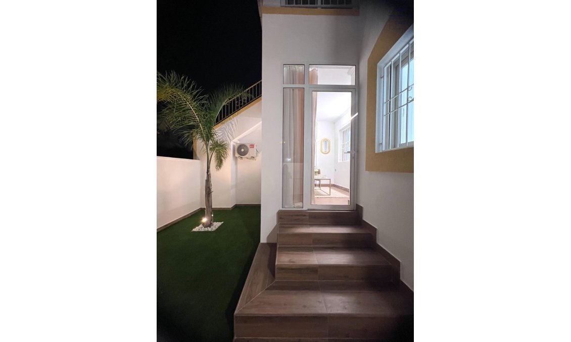 Segunda mano - Bungalow -
Torrevieja - Centro