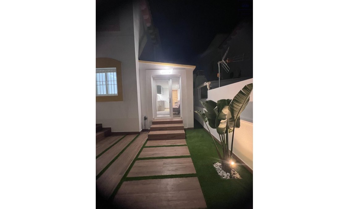 Segunda mano - Bungalow -
Torrevieja - Centro