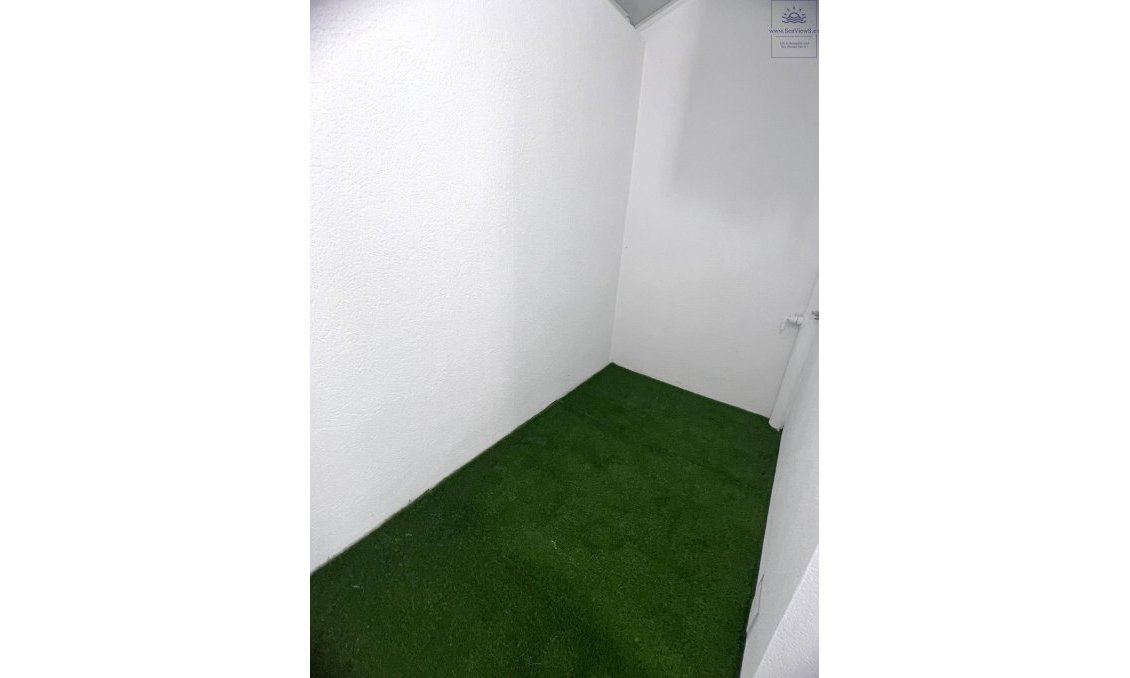 Segunda mano - Bungalow -
Torrevieja - Centro