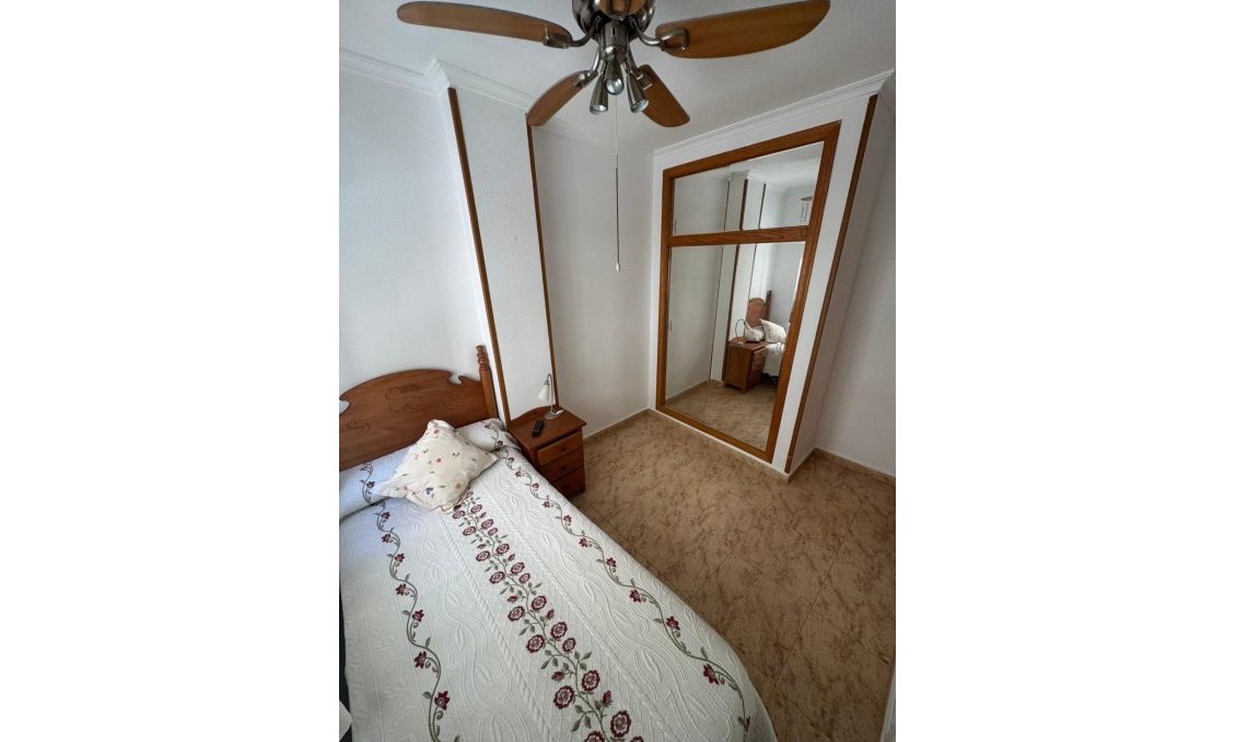 Segunda mano - Apartamento -
Torrevieja - Habaneras