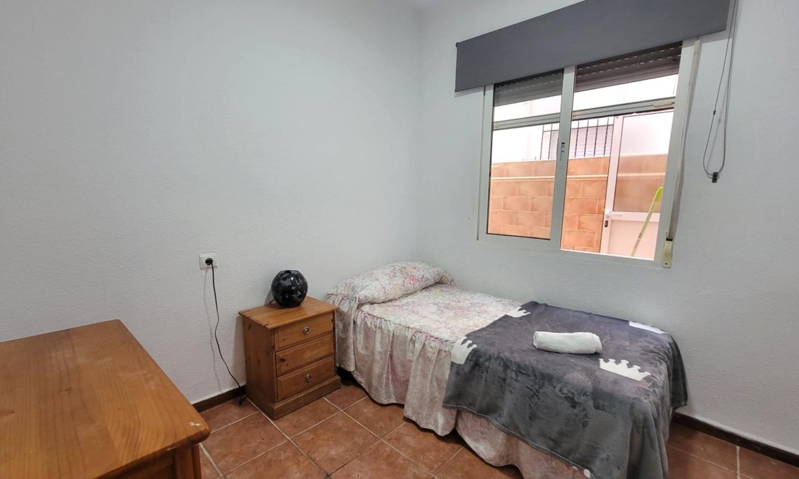 Segunda mano - Bungalow -
Torrevieja - Playa de los Locos