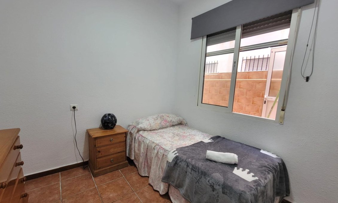 Segunda mano - Bungalow -
Torrevieja - Playa de los Locos