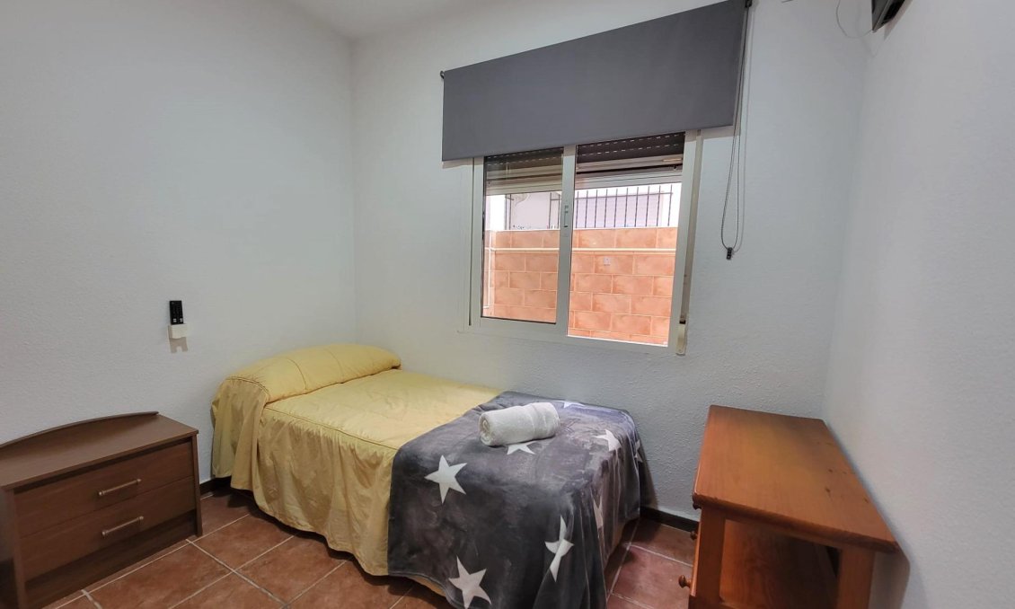 Segunda mano - Bungalow -
Torrevieja - Playa de los Locos