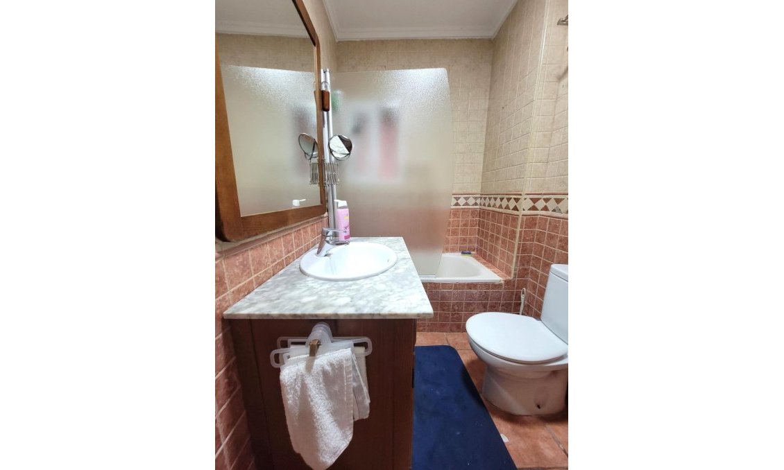 Segunda mano - Bungalow -
Torrevieja - Playa de los Locos