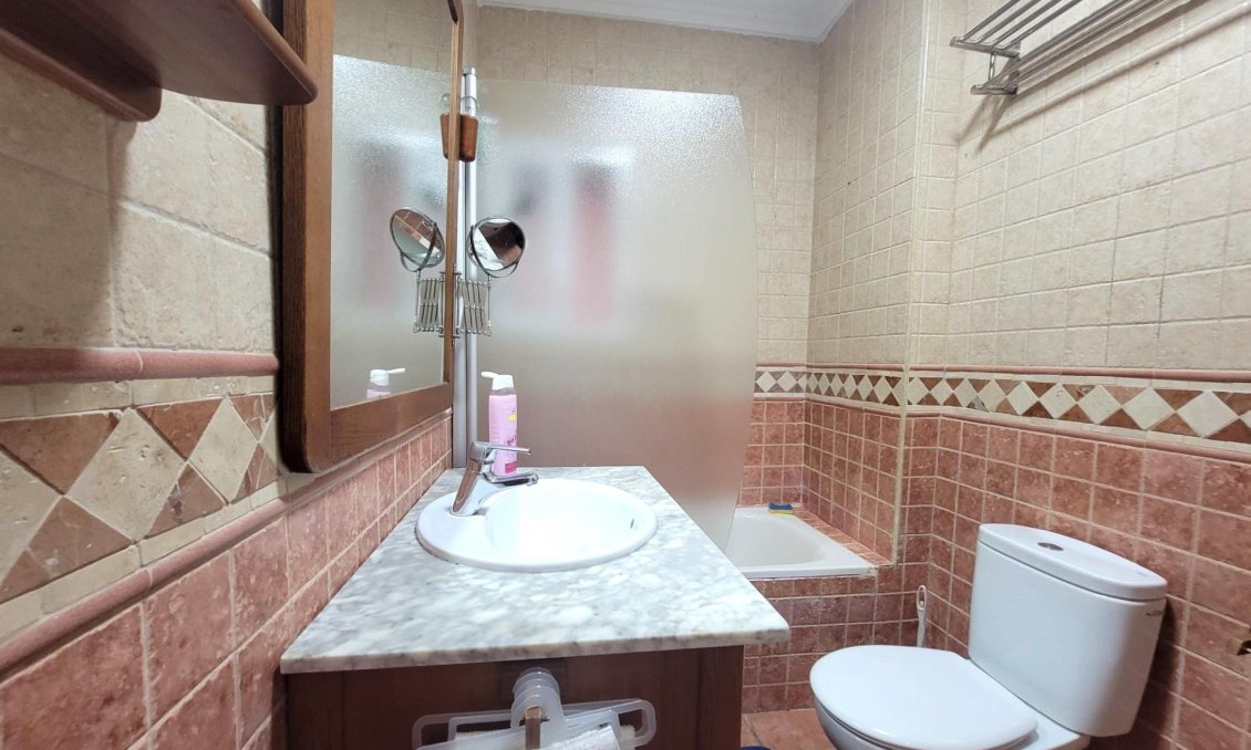 Segunda mano - Bungalow -
Torrevieja - Playa de los Locos