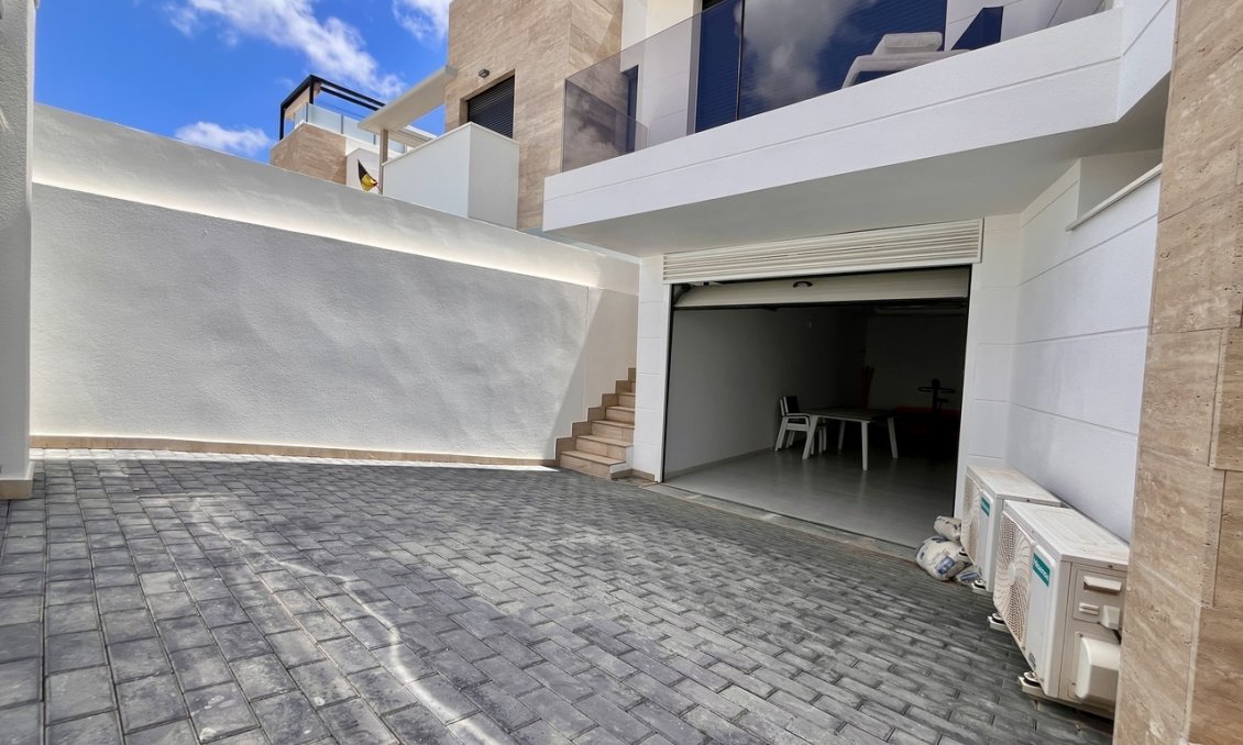 Segunda mano - Villa -
Villamartin - Costa Blanca