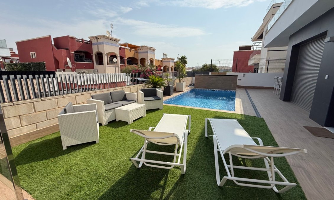 Resale - Villa -
Orihuela - Inland