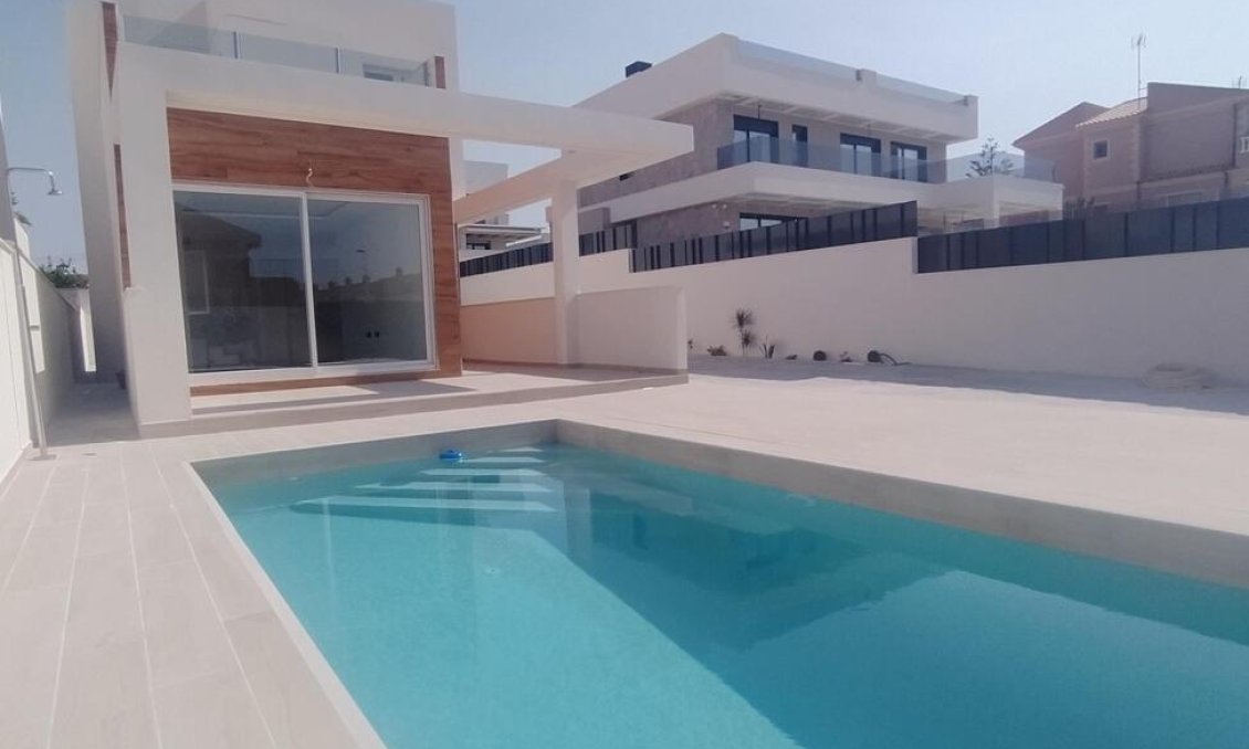 Resale - Villa Penthouse -
Torrevieja - Aguas Nuevas