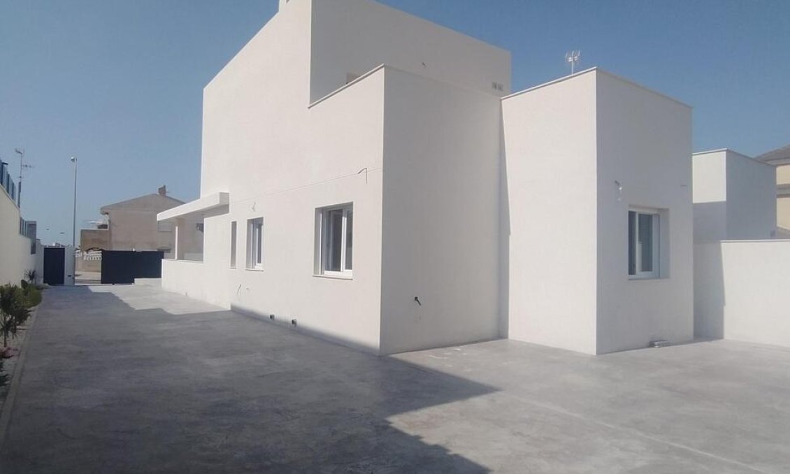 Resale - Villa Penthouse -
Torrevieja - Aguas Nuevas