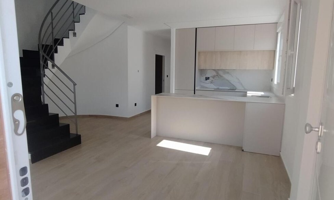 Resale - Villa Penthouse -
Torrevieja - Aguas Nuevas