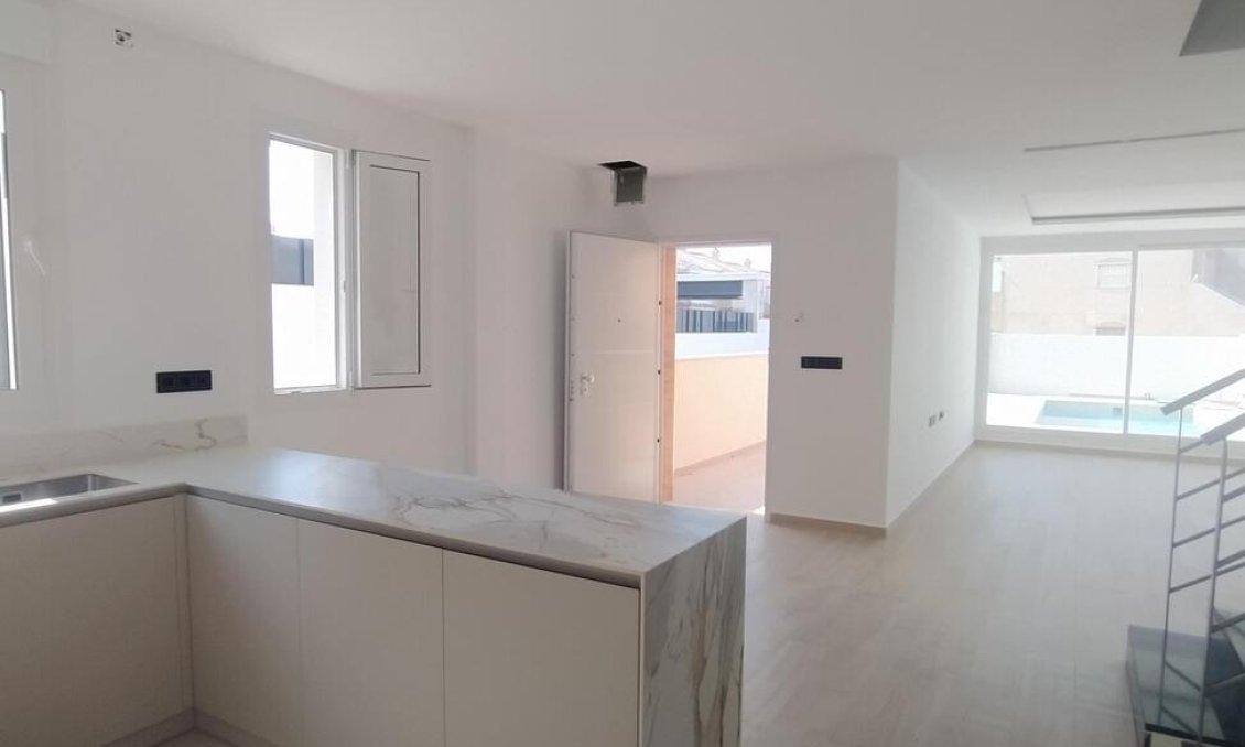 Resale - Villa Penthouse -
Torrevieja - Aguas Nuevas