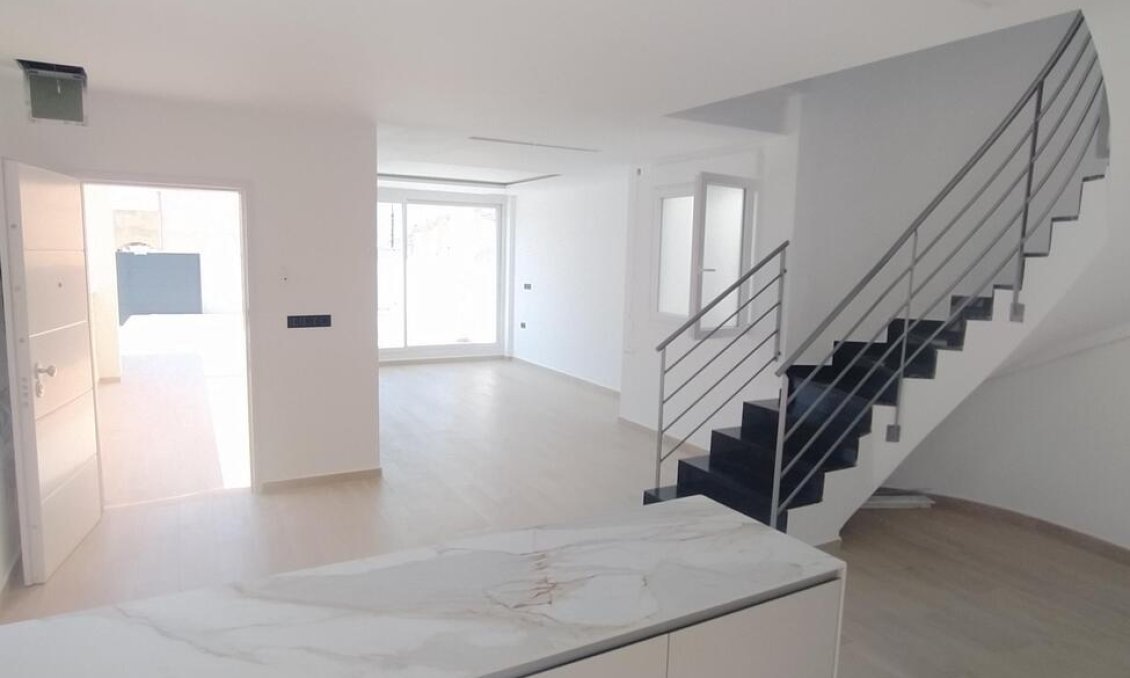 Resale - Villa Penthouse -
Torrevieja - Aguas Nuevas
