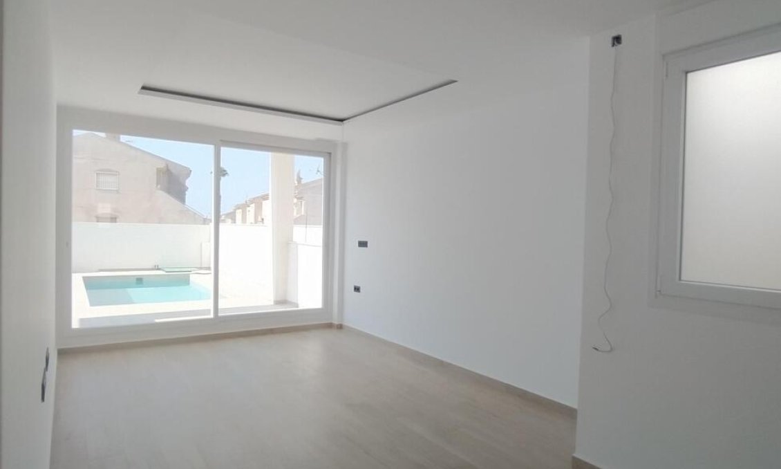Resale - Villa Penthouse -
Torrevieja - Aguas Nuevas