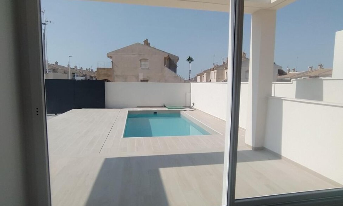 Resale - Villa Penthouse -
Torrevieja - Aguas Nuevas