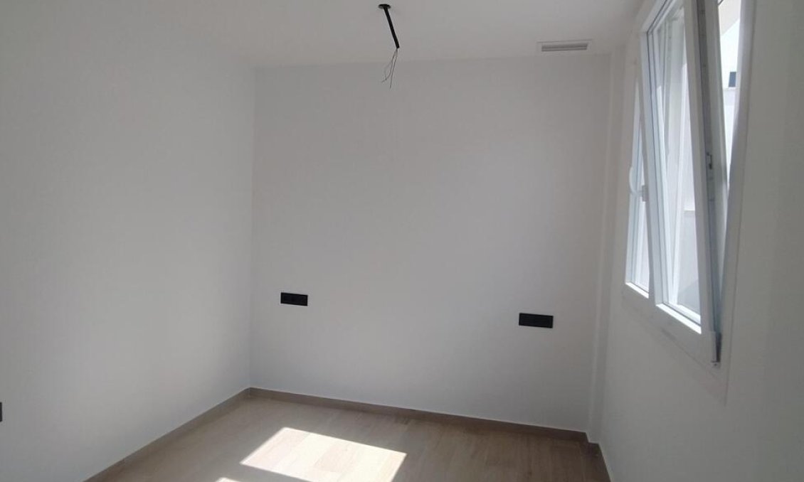 Resale - Villa Penthouse -
Torrevieja - Aguas Nuevas
