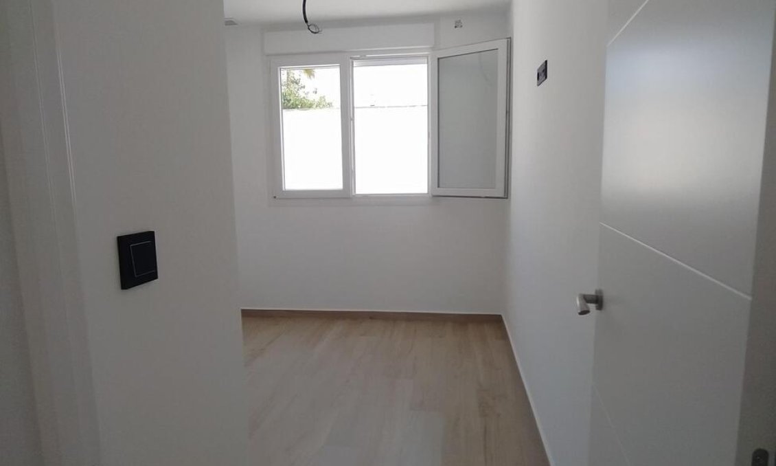 Resale - Villa Penthouse -
Torrevieja - Aguas Nuevas