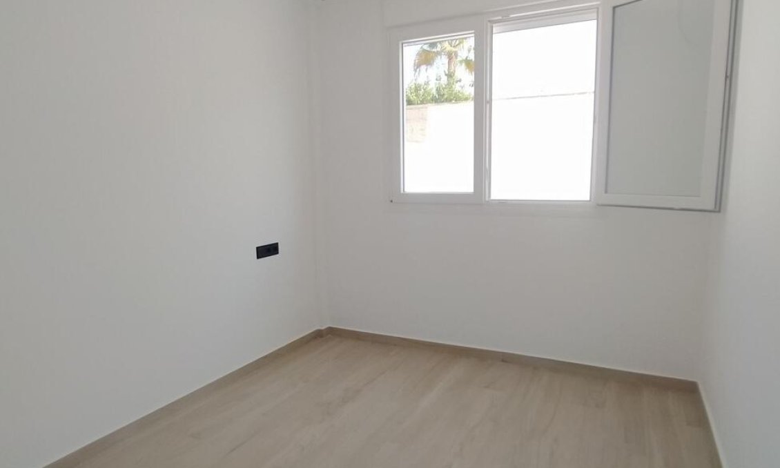 Resale - Villa Penthouse -
Torrevieja - Aguas Nuevas