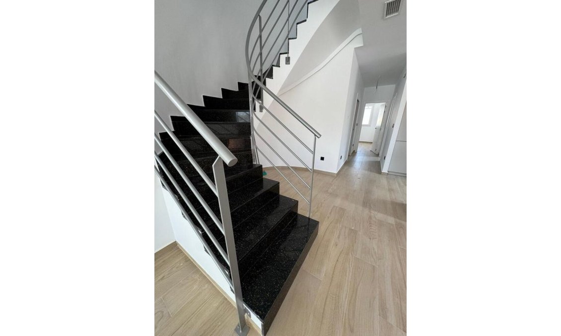 Resale - Villa Penthouse -
Torrevieja - Aguas Nuevas