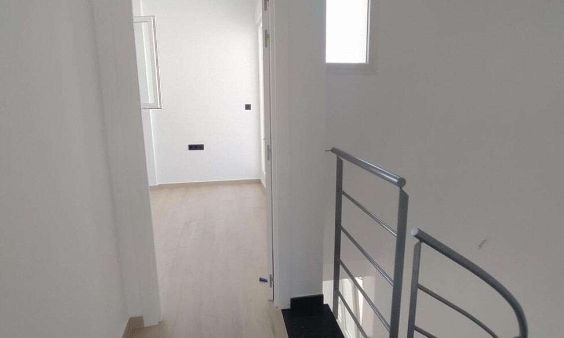 Resale - Villa Penthouse -
Torrevieja - Aguas Nuevas