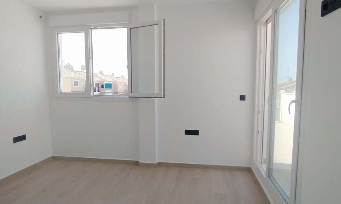 Resale - Villa Penthouse -
Torrevieja - Aguas Nuevas