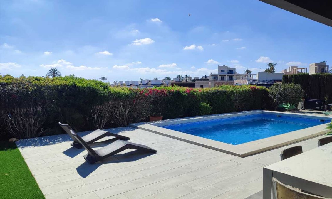 Resale - Villa -
Peraleja Golf - Inland
