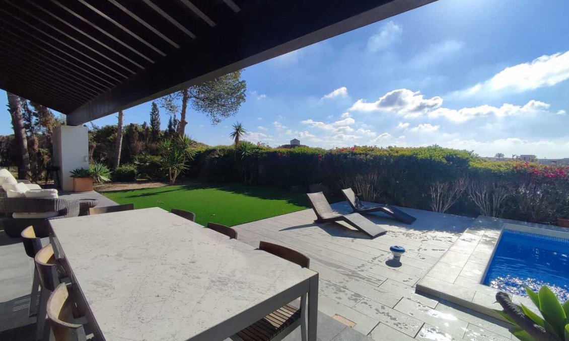 Resale - Villa -
Peraleja Golf - Inland