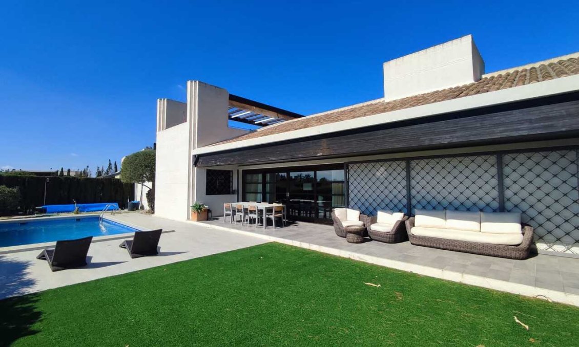 Resale - Villa -
Peraleja Golf - Inland