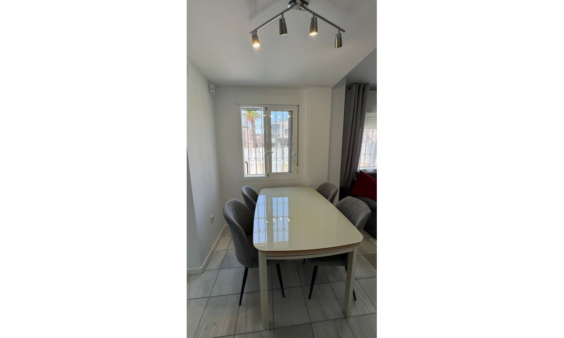 Wiederverkauf - Semi Detached -
Torrevieja - Costa Blanca