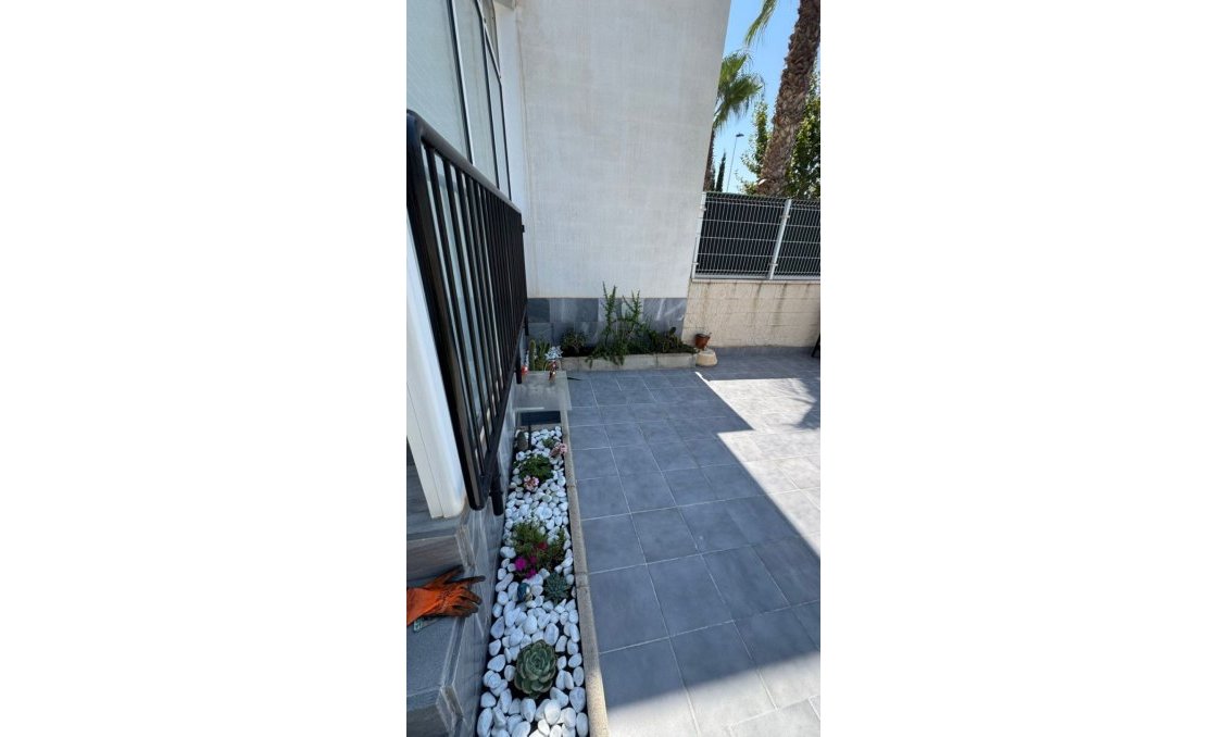 Wiederverkauf - Semi Detached -
Torrevieja - Costa Blanca