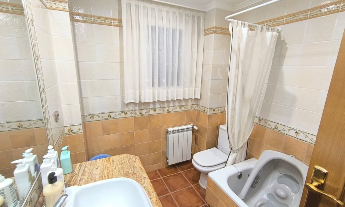 Wiederverkauf - Villa -
Yecla - Inland