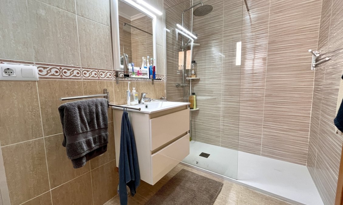 Resale - Town House -
Avileses - Inland