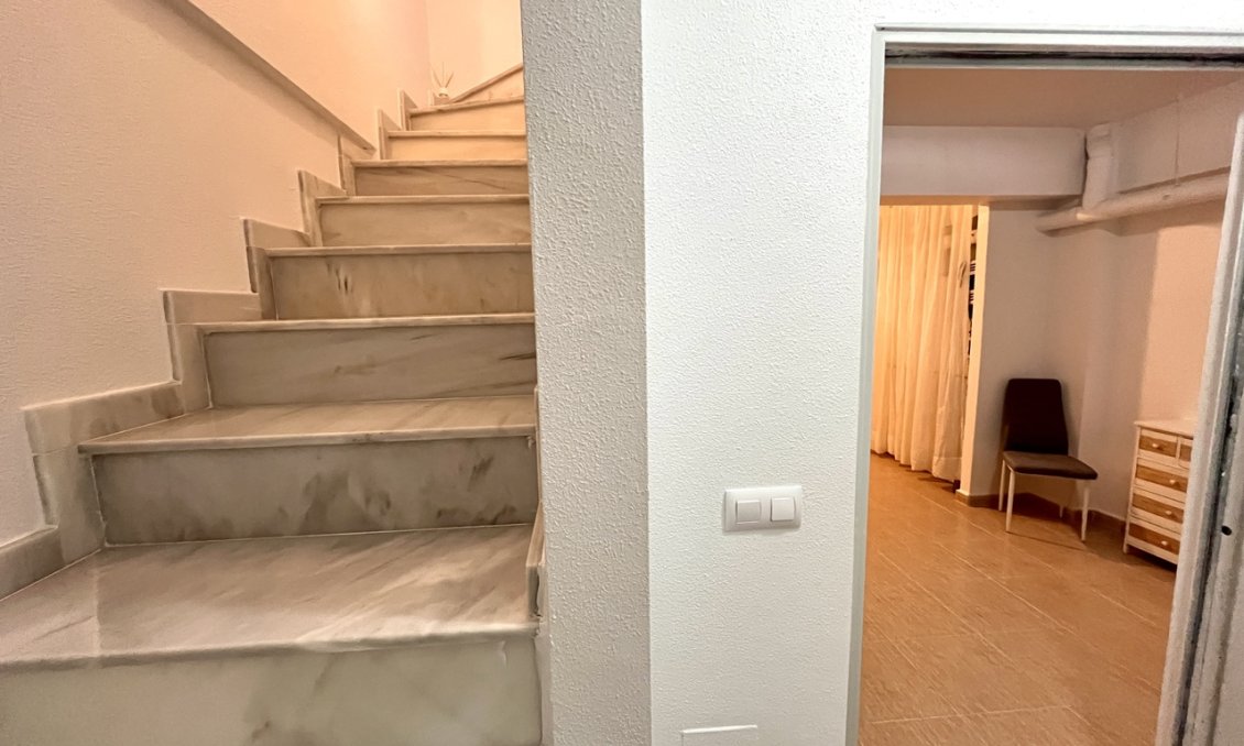 Resale - Town House -
Avileses - Inland