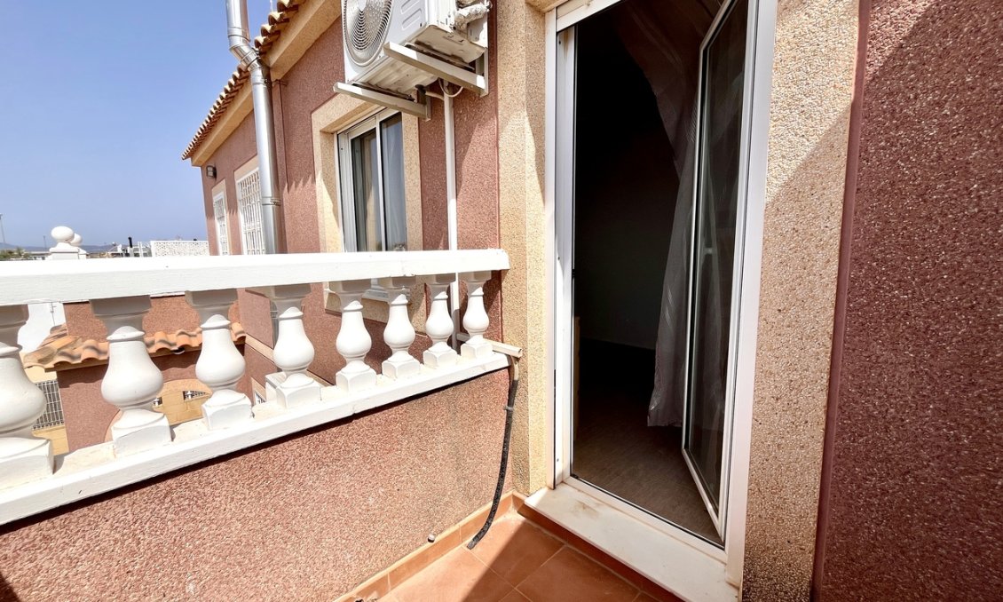 Resale - Town House -
Avileses - Inland