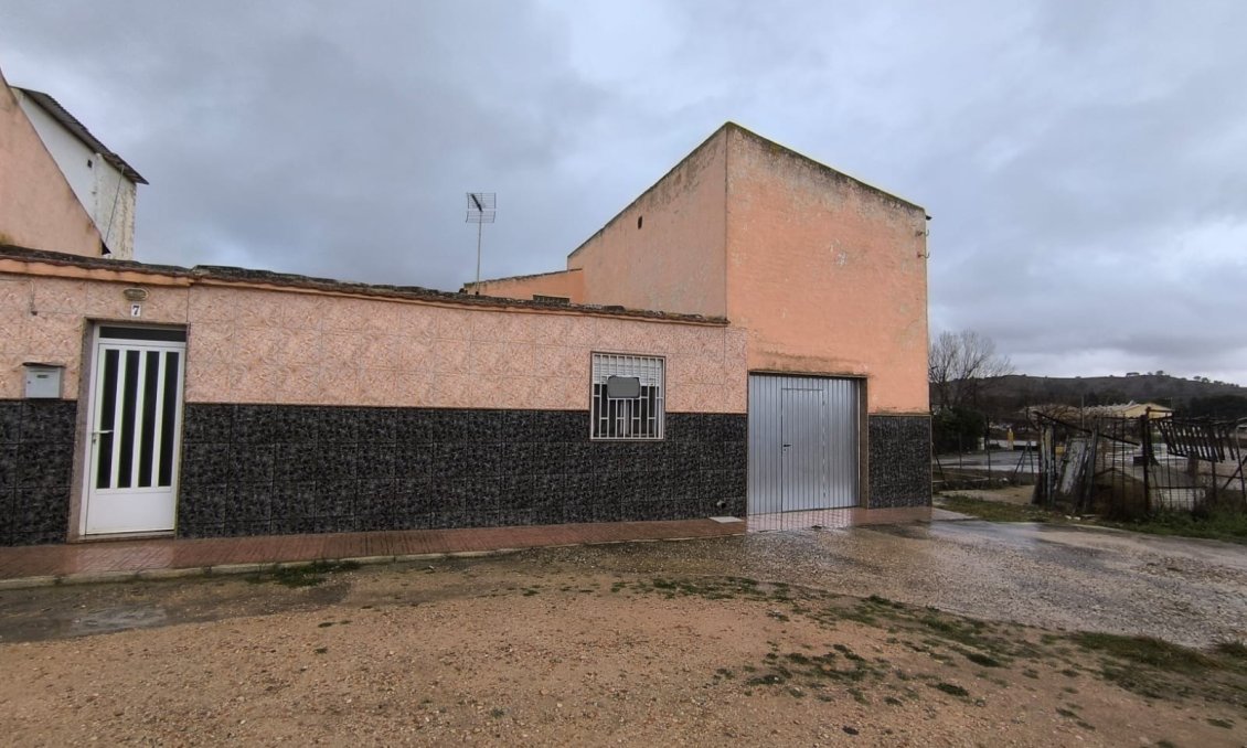 Resale - Town House -
Yecla - Inland