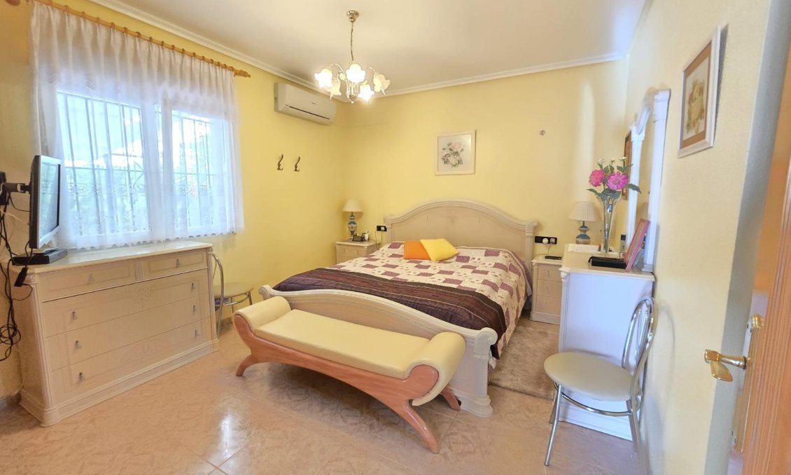 Resale - Villa -
Orihuela Costa - Playa Flamenca
