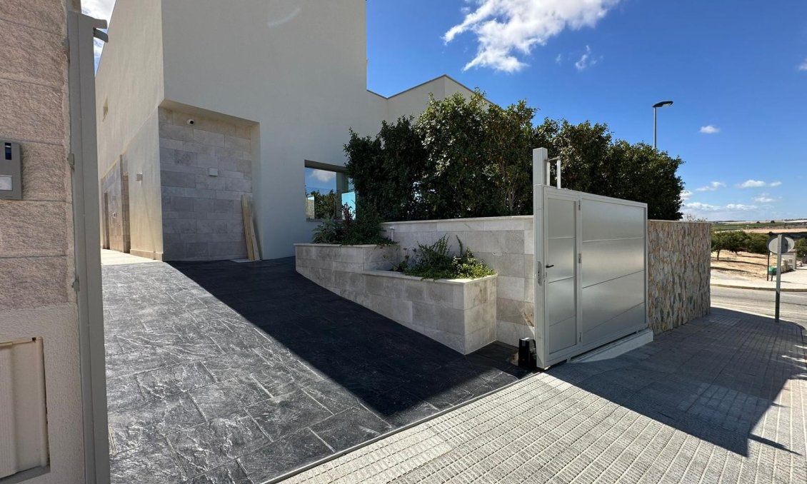 Resale - Villa -
Benijofar - Costa Blanca