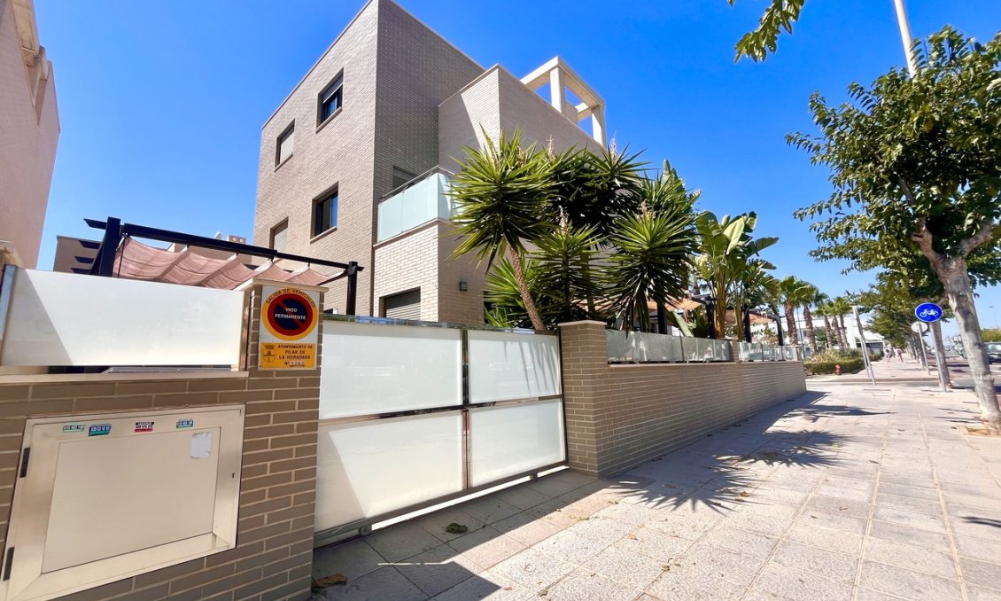 Resale - Villa -
Torre de la Horadada - Costa Blanca