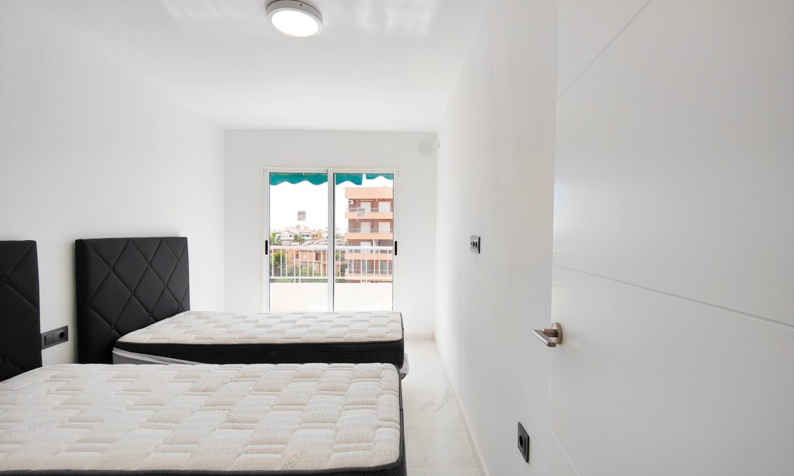 Resale - Apartment -
Torrevieja - Costa Blanca