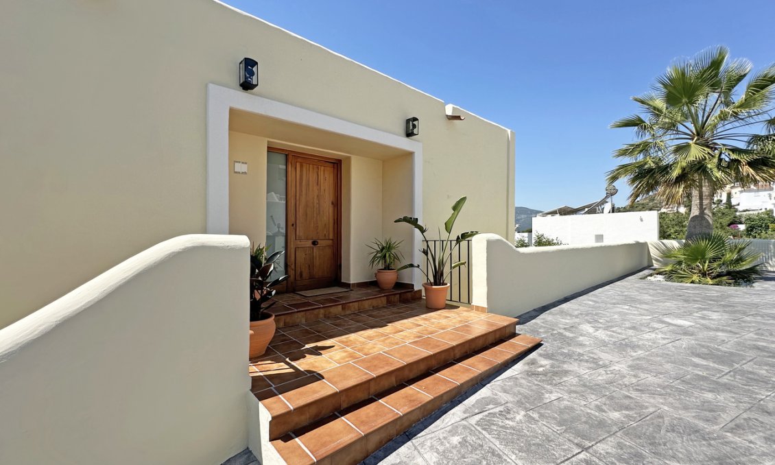 Resale - Villa -
Jalón - Inland