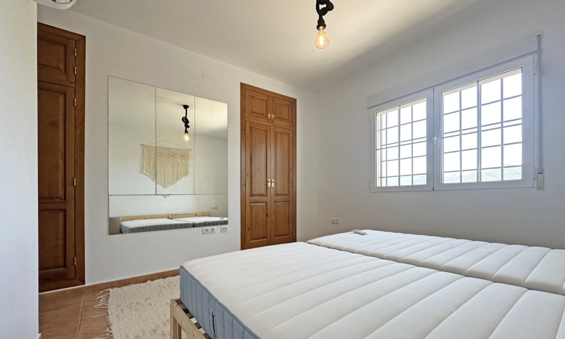 Resale - Villa -
Jalón - Inland