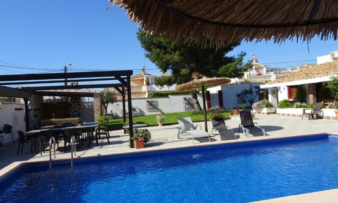 Resale - Villa -
Orihuela Costa - Costa Blanca