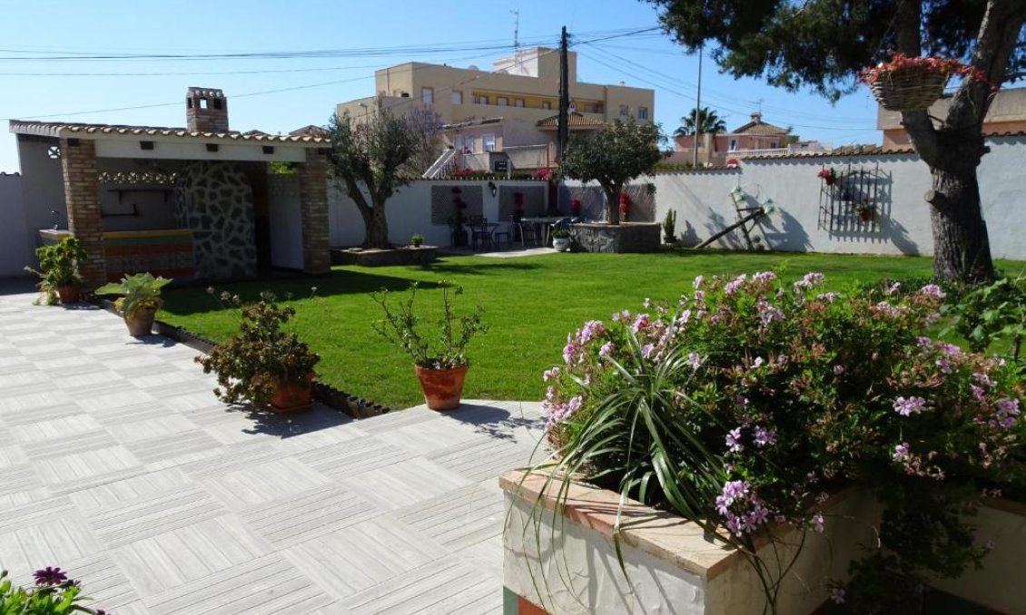 Resale - Villa -
Orihuela Costa - Costa Blanca