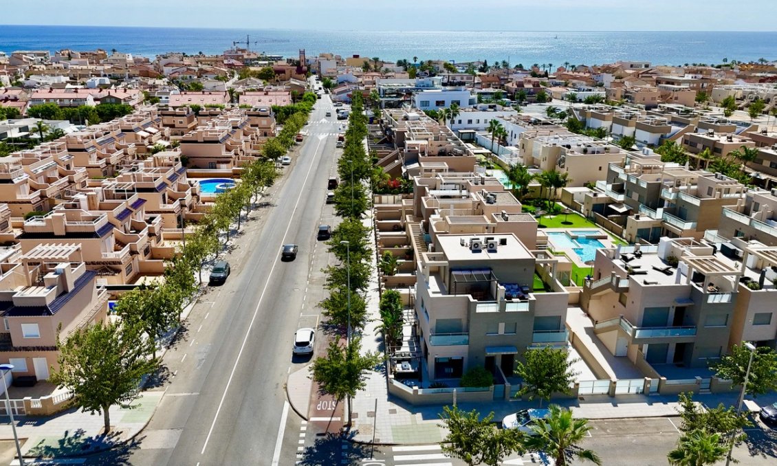 Resale - Villa -
Torre de la Horadada - Costa Blanca