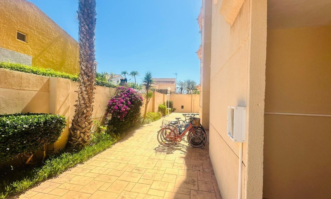 Resale - Apartment -
Torrevieja - Nueva Torrevieja