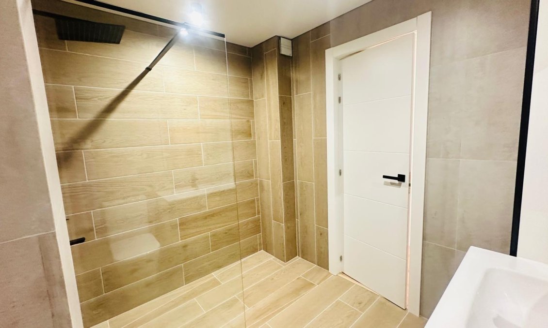 Wiederverkauf - Wohnung -
Torrevieja - Playa del Cura