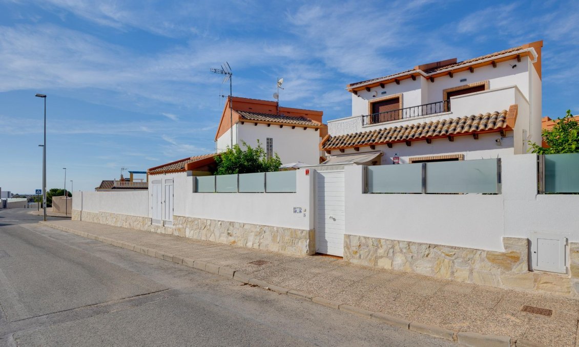 Resale - Villa -
Orihuela Costa - PAU 8