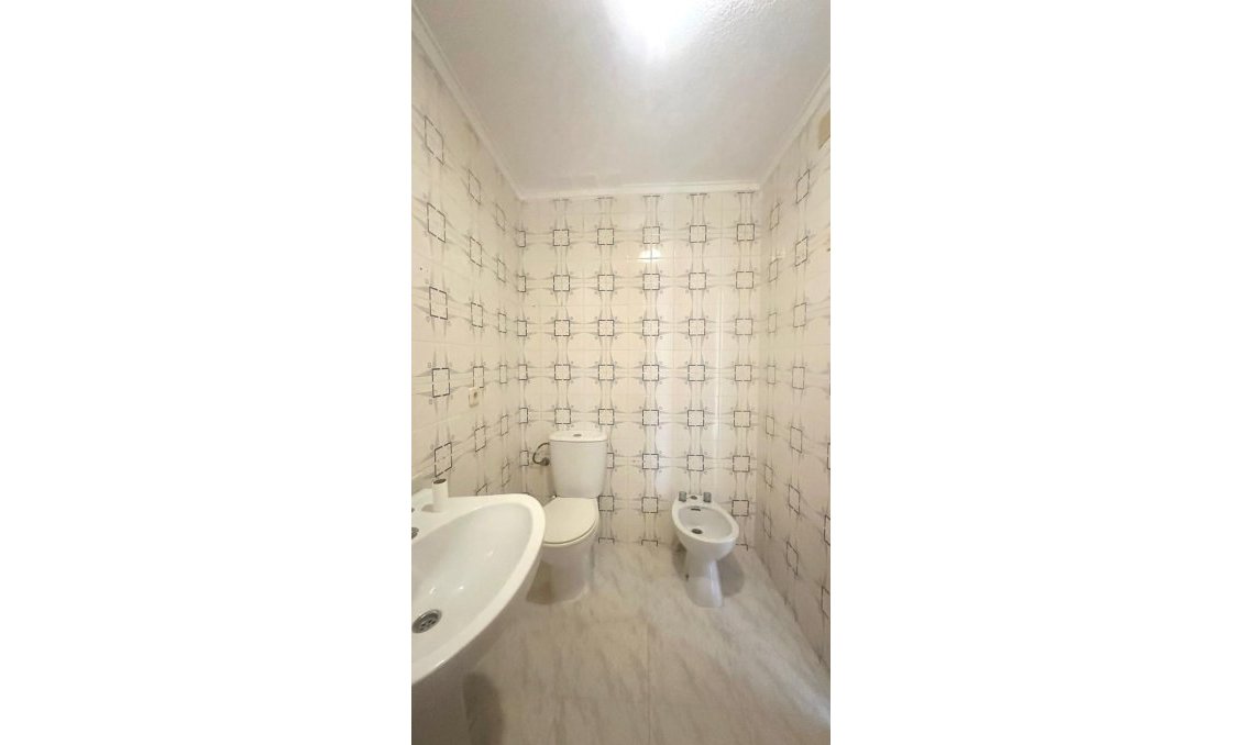 Resale - Apartment -
Torrevieja - Estacion De Autobuses