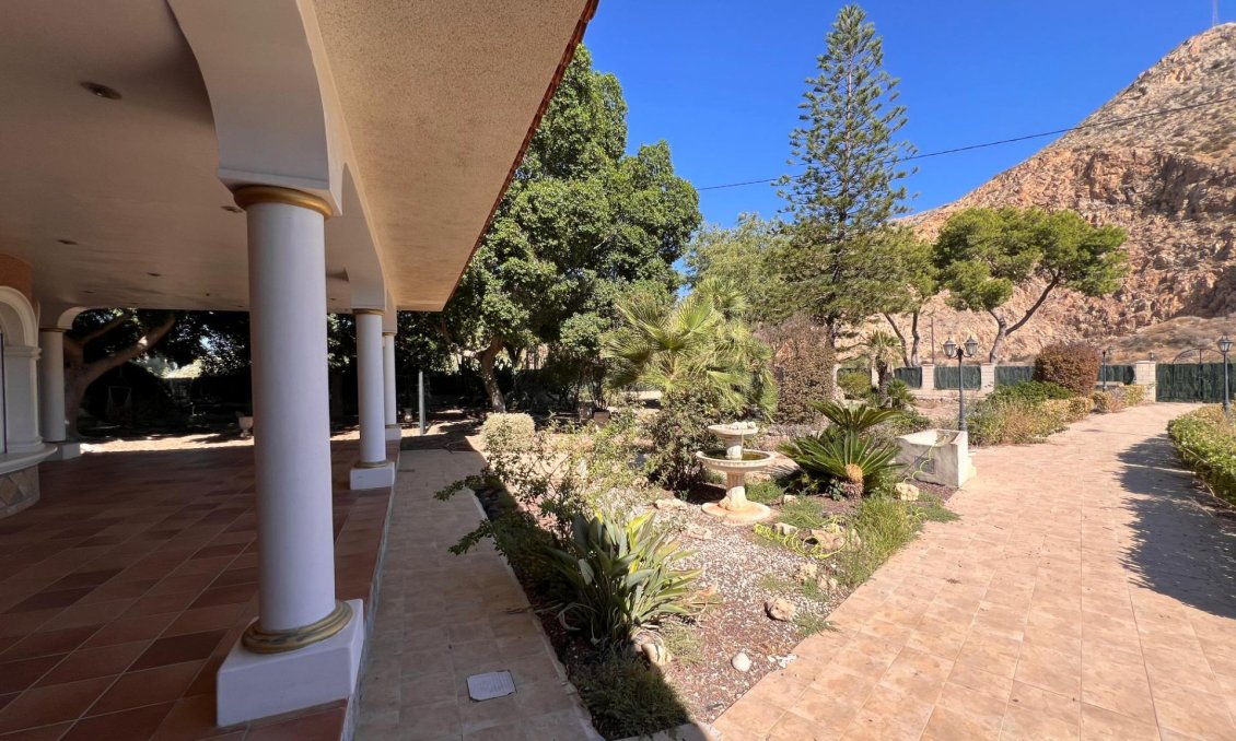 Resale - Villa -
Callosa de Segura - Callosa De Segura